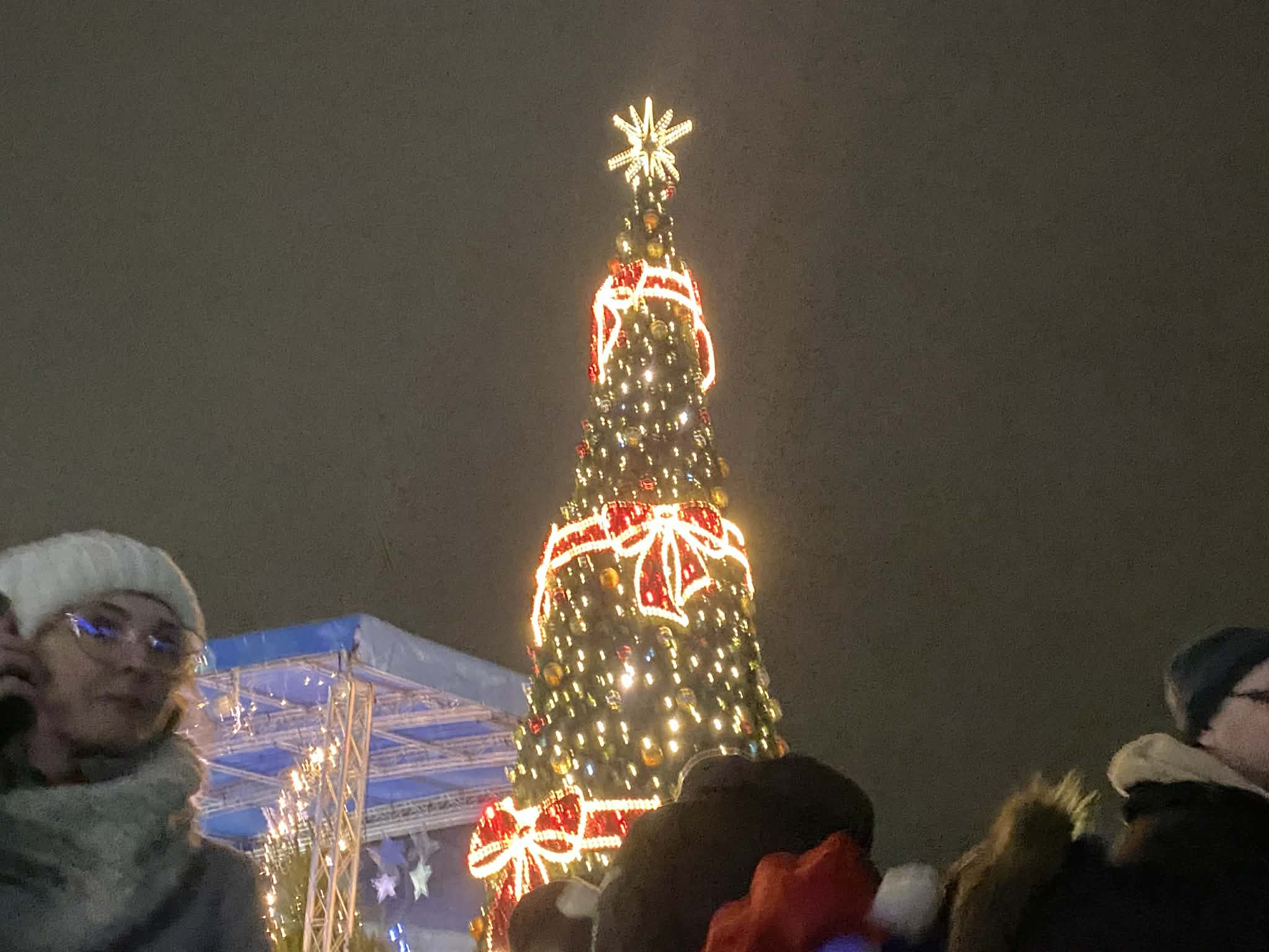 Swiateczne rozswietlenie choinki